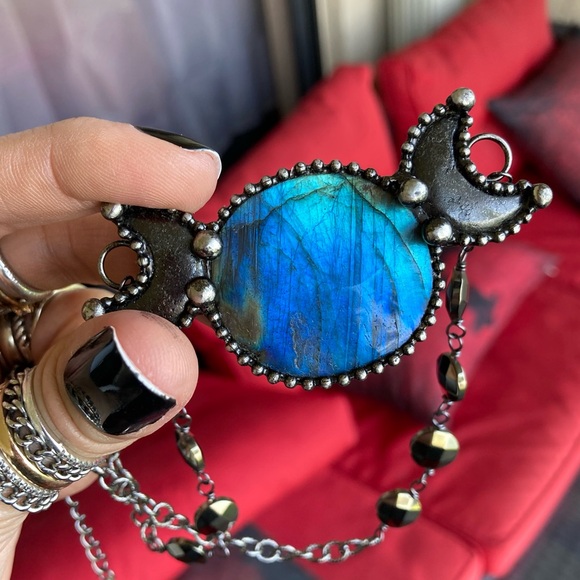 Natural blue iridescent flash labradorite gemstone triple moon goddess necklace - Picture 5 of 13